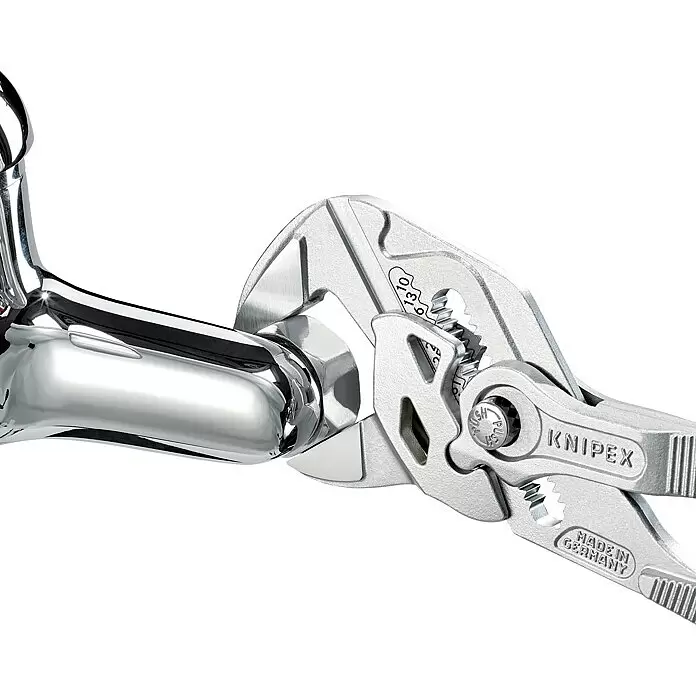 Knipex Wasserpumpenzange - Länge: 180 mm, Verchromt - Verstellbarer, silberner Knipex Zangenschlüssel, der einen glänzenden Chromhahn greift. Hergestellt in Deutschland.