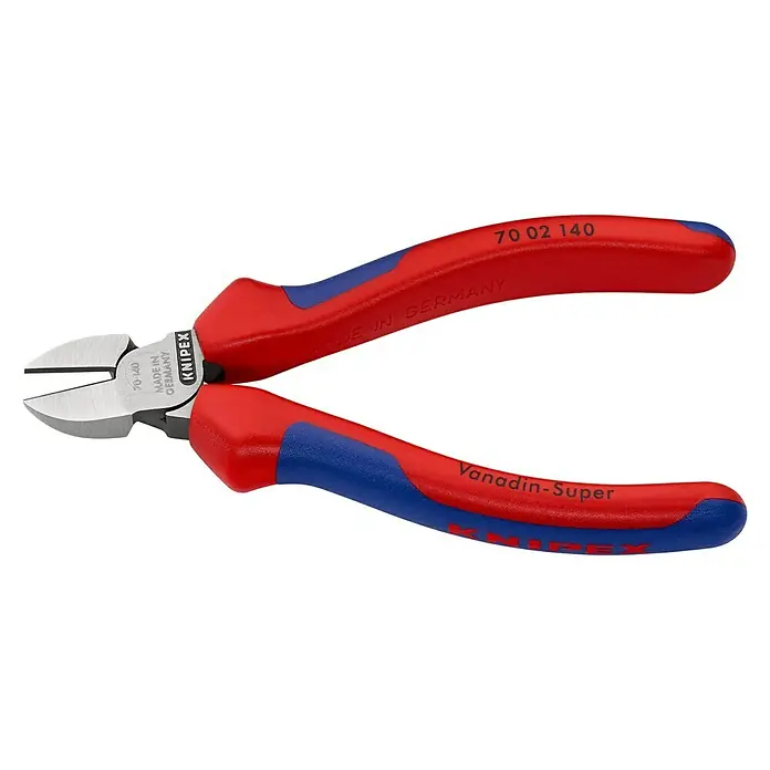 Knipex Seitenschneider - Länge: 14 cm, Härte Schneide: 62 HRC - Eine Nahaufnahme einer Knipex Seitenschneider Zange mit roten und blauen Griffen, die in Deutschland hergestellt wurde.