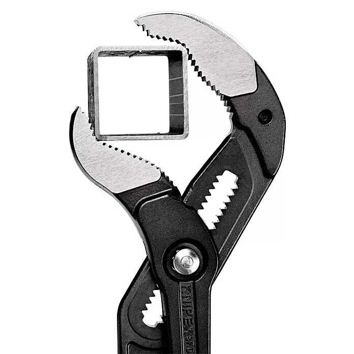 Knipex Wasserpumpenzange Cobra XXL - Max. Backenöffnung: 120 mm, Länge: 560 mm, Rot - Anwendungsbeispiel