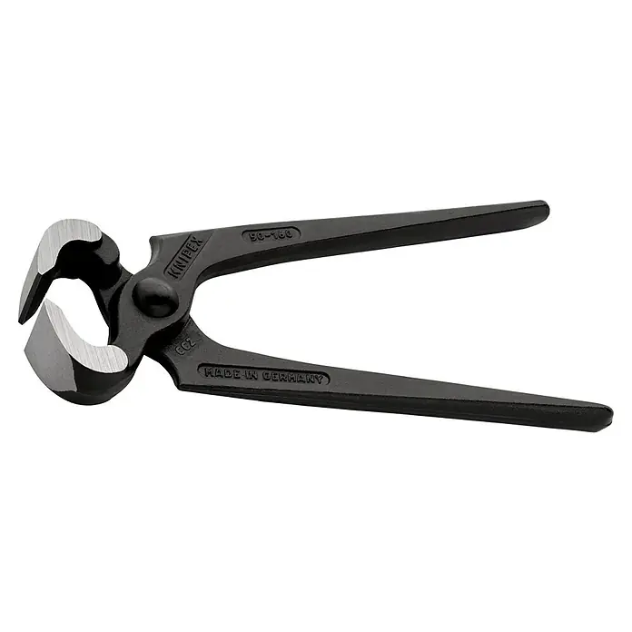Knipex Kneifzange - Länge: 16 cm - Nahaufnahme einer schwarzen Kneifzange von Knipex, einem Werkzeug "Made in Germany", das für präzise Schneidarbeiten entwickelt wurde.