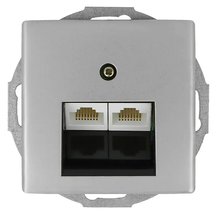 Voltomat FERA UAE-Dose RJ 45 - 2-fach, Edelstahl, Glänzend, Unterputzmontage - Nahaufnahme einer Doppel-Netzwerkdose in einer silbernen Wandplatte, ideal für stabile Internetverbindungen im Haus oder Büro.