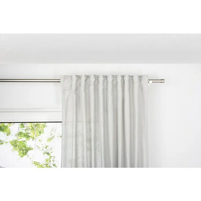 Schlaufenschal Breeze - B x H: 135 x 300 cm, 100 % Polyester, Grau - Ein elegantes, lichtdurchlässiges Gardinenpaneel, das sanftes Licht filtert und jedem Raum eine luftige Atmosphäre verleiht.