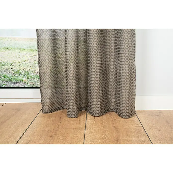 Ösenschal Dot - B x H: 135 x 245 cm, 100 % Polyester, Taupe - Nahaufnahme eines eleganten Vorhangs mit einem feinen Punktmuster, der einen Hauch von Stil und Privatsphäre in jeden Raum bringt.