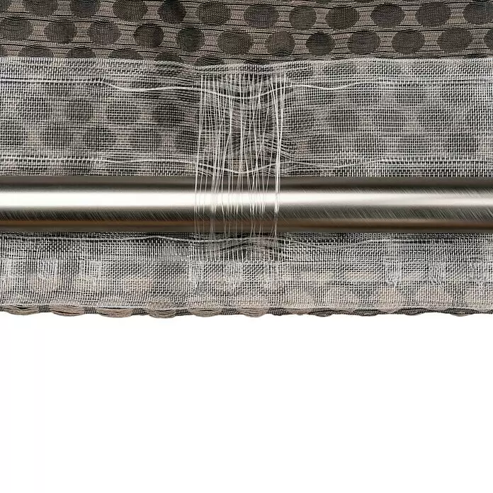 Schlaufenschal Dot - B x H: 135 x 300 cm, 100 % Polyester, Taupe - Geschichteter Rollostoff: dunkel gemustert, helles Netzgewebe und eine silberne Metallbedienungsstange.