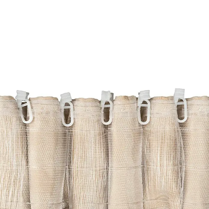 Schlaufenschal Stream - B x H: 135 x 300 cm, 100 % Polyester, Sand - Detailaufnahme von Gardinen mit weißen Gardinenröllchen an einer schwarzen Gardinenstange. Die Textur der Gardinen ist beige und gewebt.