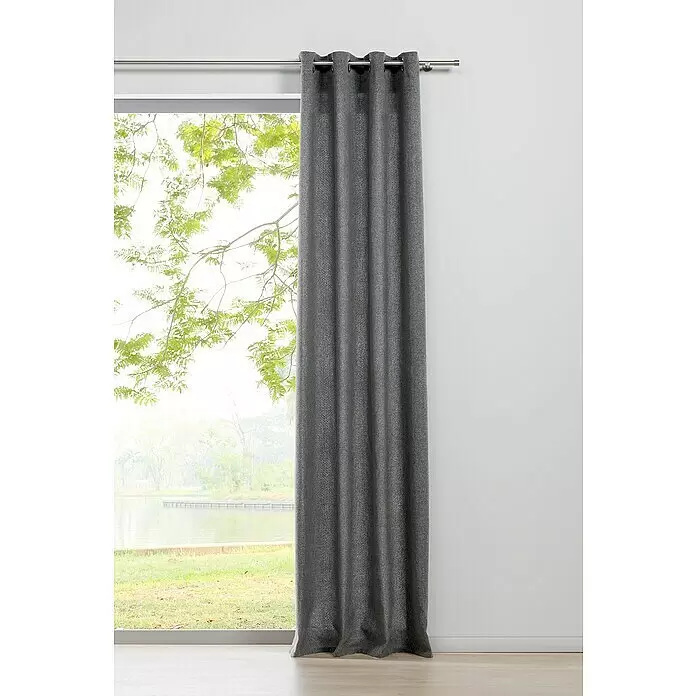 Ösenschal Chalet - B x H: 135 x 245 cm, 100 % Polyester, Grau - Dunkelgrauer, strukturierter Vorhang mit silbernen Ösen hängt an einer Stange, bedeckt teilweise ein Fenster.