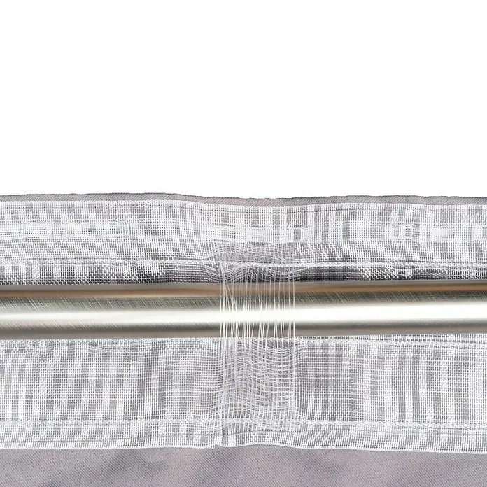 Schlaufenschal Day & Night - B x H: 135 x 300 cm, 100 % Polyester, Taupe - Nahaufnahme einer Gardinenstange mit einer durchsichtigen, weißen Gardine. Das Gewebe ist fein und wirkt luftig.