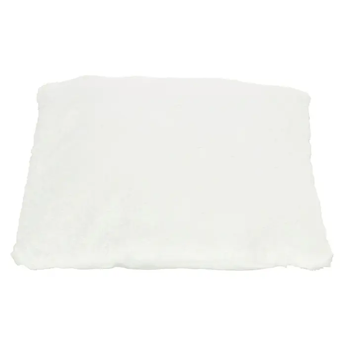 Kissen Happy - Elfenbein, 48 x 48 cm, 100 % Polyester - Ein quadratisches, weißes Kissen auf einem dunklen Hintergrund. Das Kissen wirkt weich und einladend für eine entspannende Ruhepause.