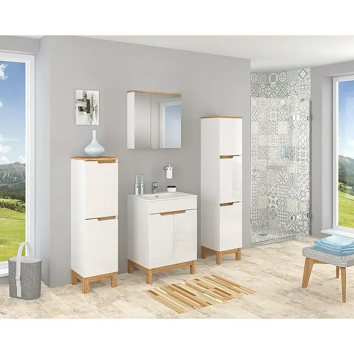 Astor Spek Spiegelschrank - B x H: 60,2 x 61,6 cm, Ohne Beleuchtung, Holz, Weiß/Holzoptik - Badezimmer-Interieur mit modernen weißen Badmöbeln mit Holzdetails und einer Duschkabine mit gemusterten Fliesen.