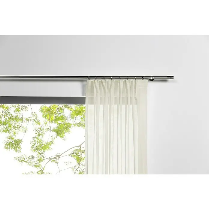 Schlaufenschal Transparent - B x H: 135 x 300 cm, 100 % Polyester, Ecru - Gardinenstange mit Vorhang. Die Gardinenstange ist aus Metall und der Vorhang ist weiß und lichtdurchlässig.