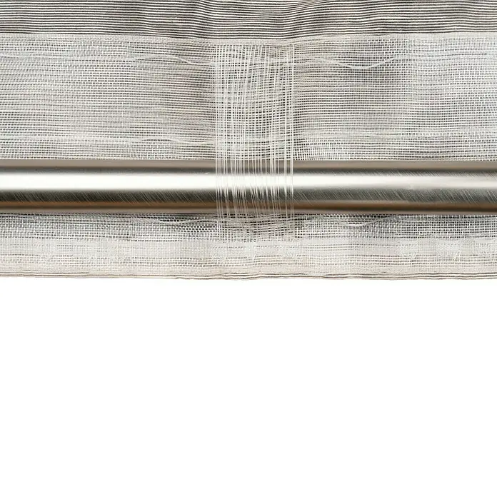 Schlaufenschal Soft - B x H: 135 x 245 cm, 100 % Polyester, Sand - Detailaufnahme einer weißen Gardine mit Schlaufenaufhängung an einer silbernen Gardinenstange vor schwarzem Hintergrund.