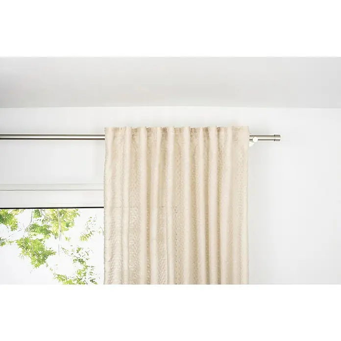 Schlaufenschal Dot - B x H: 135 x 245 cm, 100 % Polyester, Sand - Elegante, cremefarbene Gardine an einer silbernen Stange, die einen Hauch von Wärme und Stil in jeden Raum bringt.