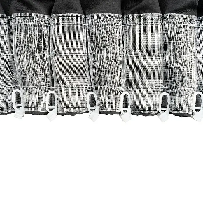 Schlaufenschal Day & Night - B x H: 135 x 300 cm, 100 % Polyester, Schwarz - Nahaufnahme der Gardinenhaken, die an einem transparenten, weißen Gardinenstoff befestigt sind. Die Haken sind aus weißem Kunststoff.