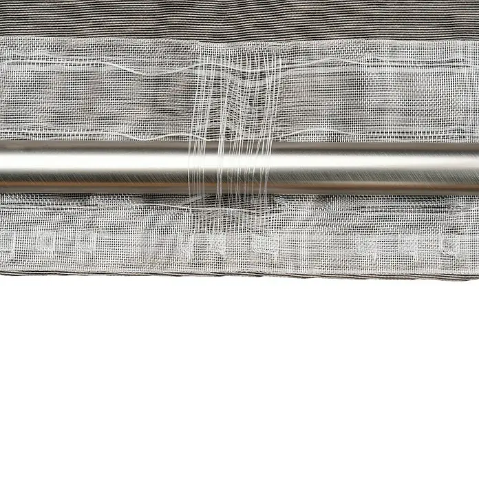 Schlaufenschal Soft - B x H: 135 x 300 cm, 100 % Polyester, Taupe - Nahaufnahme eines transparenten Vorhangs mit einem Metallstab. Die leichten Stoffe verleihen jedem Raum eine elegante Note.