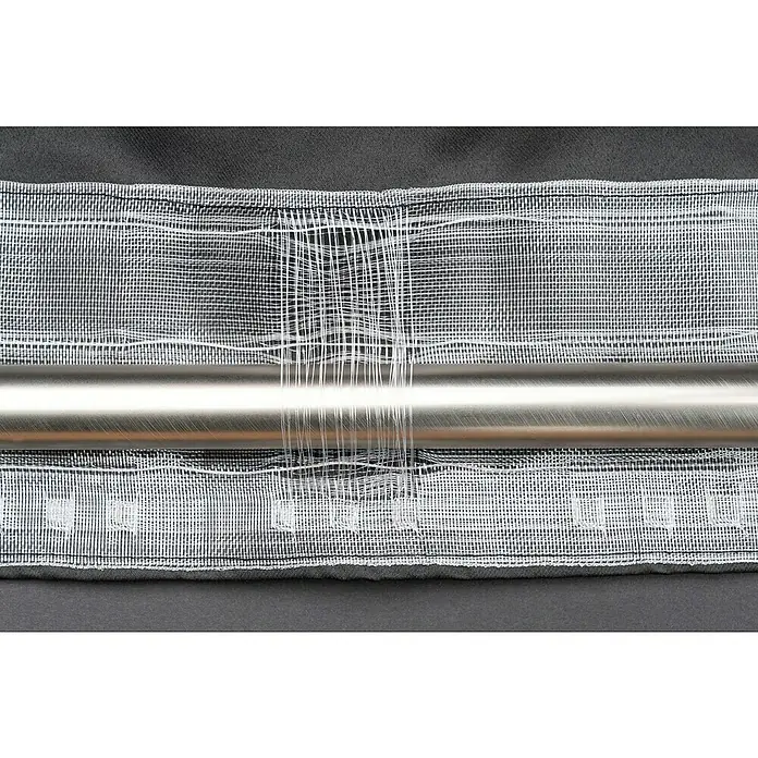 Schlaufenschal Day & Night - B x H: 135 x 300 cm, 100 % Polyester, Schwarz - Nahaufnahme eines Gardinenbandes mit silberfarbener Stange. Ideal für eine elegante Fensterdekoration.