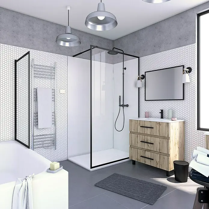 Aurlane Duschwand Factory - B x H: 120 x 200 cm, Beschichtet, Schwarz - Badezimmer mit ebenerdiger Dusche, Waschtisch mit drei Schubladen, Handtuchwärmer und freistehender Badewanne unter Pendelleuchten.