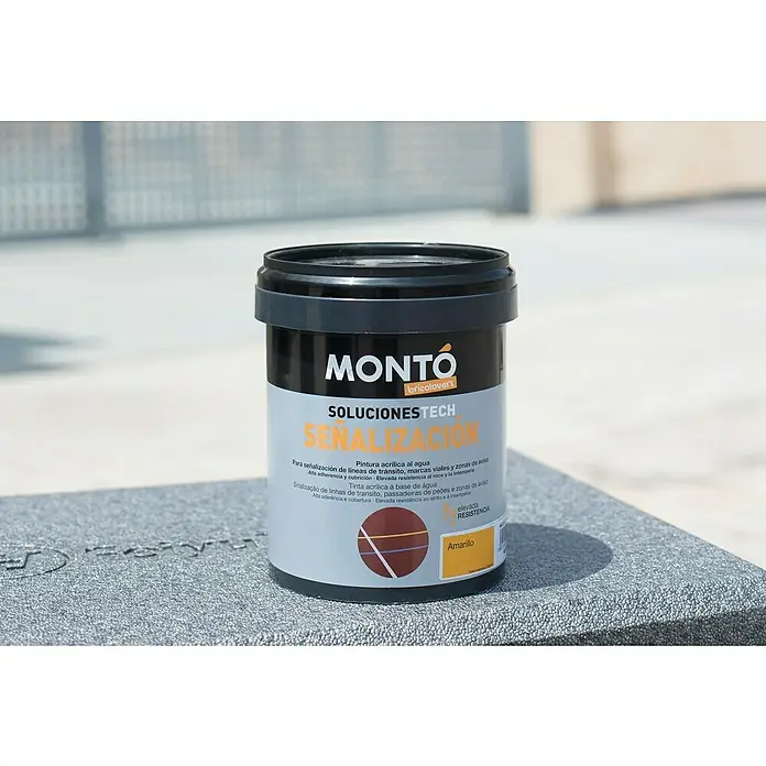 Montó Bricolovers Pintura de señalización Soluciones Tech - Amarillo, 750 ml - Primer plano de un cubo de pintura de señalización Montó, ideal para marcar zonas de tráfico. Alta resistencia y cubrición garantizadas.