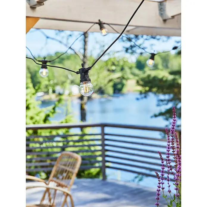 Garden 24 LED-Lichterkette - Außen, 550 cm, Lichtfarbe: Warmweiß, Rund - Dekorative Lichterkette mit klaren Glühbirnen, ideal für stimmungsvolle Außenbereiche. Perfekt für Gartenpartys und gemütliche Abende im Freien.