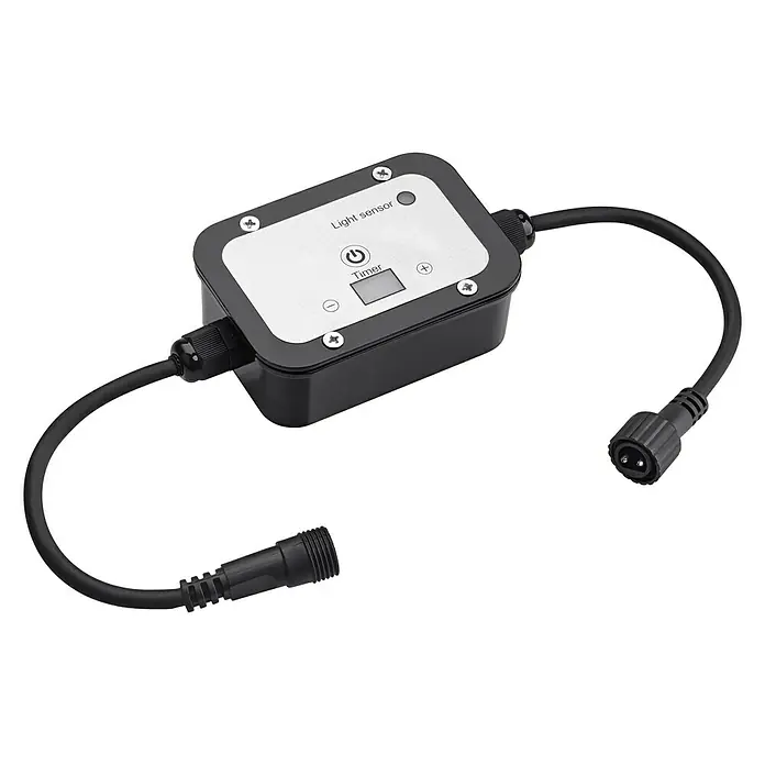 Garden 24 Bewegungsmelder Sensor/Timer - Schwarz, L x B x H: 10 x 10 x 3,5 cm - Das Bild zeigt einen schwarzen Lichtsensor mit einem Timer, der an Kabeln mit Steckverbindern befestigt ist.