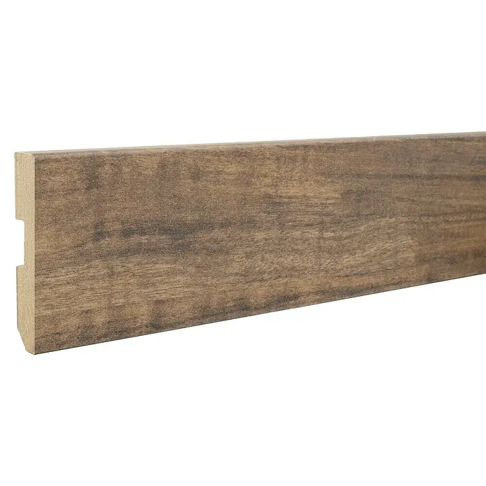 LOGOCLIC Rodapié Roble Florencia - 220 cm x 15 mm x 80 mm, MDF - Primer plano de un zócalo de madera marrón con vetas y ranuras, adecuado para suelos y acabados de paredes.