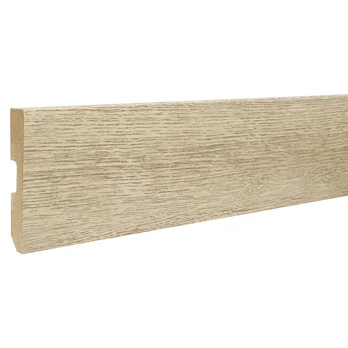 LOGOCLIC Rodapié Roble Selva - 220 cm x 15 mm x 80 mm, MDF - Primer plano de un rodapié beige con una ligera veta de madera y bordes redondeados.