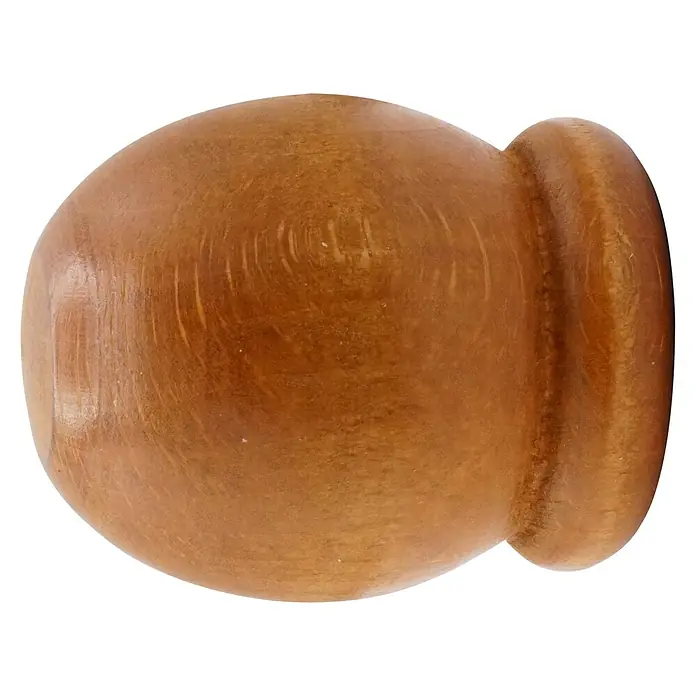 Endstück Rill-Ball - Kirschbaum, Durchmesser: 2,8 cm - Nahaufnahme eines hölzernen Möbelknaufs mit abgerundeten Konturen und einer glatten, polierten Oberfläche.
