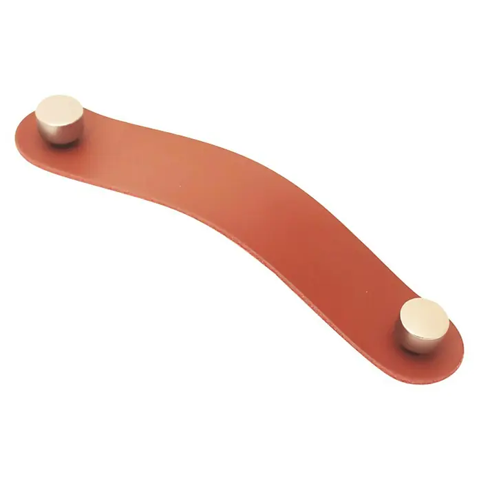 Möbelgriff - 2 Stk., Typ Möbelgriff: Bügel, Leder, Gold, Braun, Weiß, Länge: 170 mm - Ledergriff mit silbernen Befestigungen. Der Griff hat eine braune Farbe und ist leicht gebogen, was ein elegantes Aussehen verleiht.