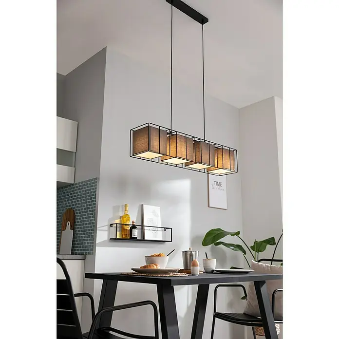 Tween Light Pendelleuchte Palermo - Höhe: 120 cm - Moderne Pendelleuchte mit vier Schirmen über einem Esstisch, die eine stilvolle Beleuchtung für den Essbereich bietet.