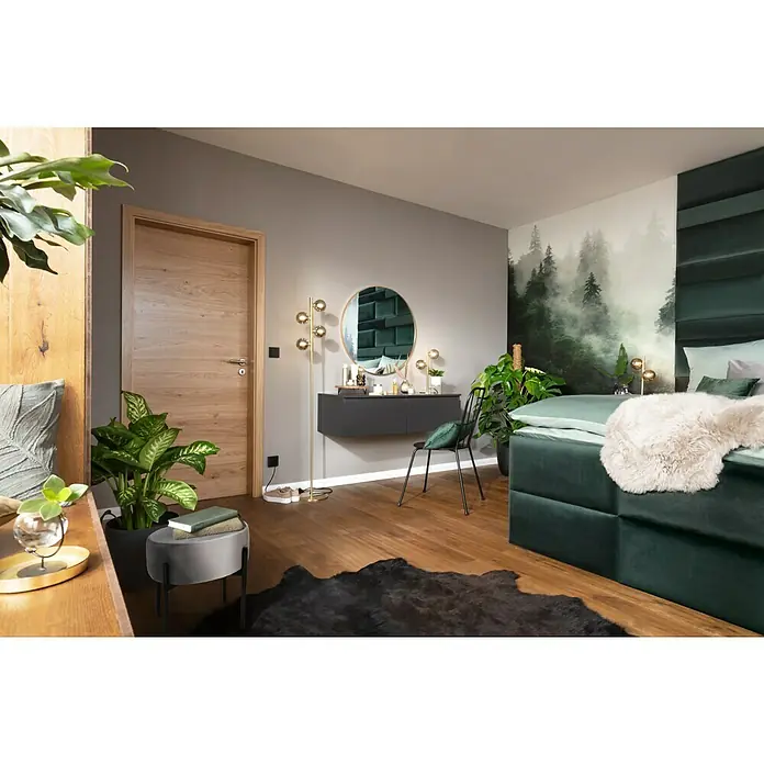 swingcolor Farbtester SIMPLY Wohnraumfarbe - Greige - Nr. 05, Matt, 50 ml - Geräumiges Schlafzimmer mit einem dunklen Teppich, einem großen Doppelbett und einem eleganten Spiegel mit Beleuchtung.