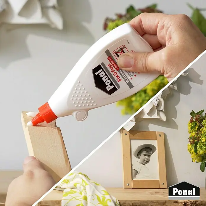Ponal Holzleim Fix & Fest - 500 g, Lösemittelfrei - Eine Nahaufnahme von Ponal Fix & Fest Holzleim beim Auftragen auf ein Holzstück, ideal für schnelle und zuverlässige Verklebungen.