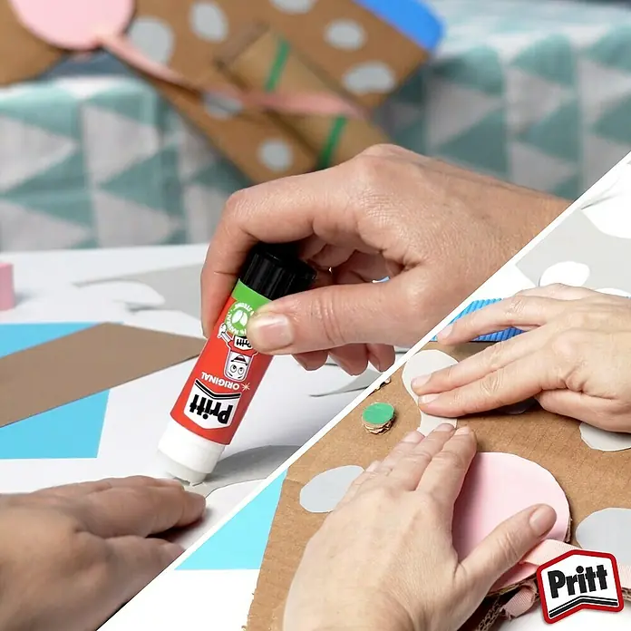 Pritt Klebestift - 22 g, Fest - Bastel-Szene mit Pritt Klebestift im Einsatz, ideal zum Kleben von Papier und Karton für kreative Projekte.