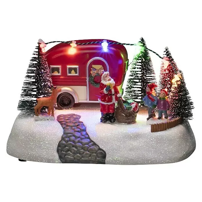 Konstsmide LED-Szenerie Wohnwagen - L x B x H: 13 x 18,5 x 10,5 cm, Mehrfarbig, Batteriebetrieben, LED - Beleuchtete Weihnachtsszene mit rotem Wohnwagen, Weihnachtsmann, Kindern, Rentier und verschneiten Bäumen auf glitzerndem Sockel.