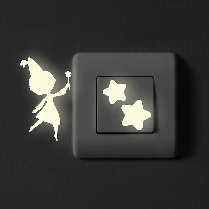 Vinilo de pared Hadas - Fluorescente, Plástico - Adhesivo de interruptor de luz nocturna con hada y estrellas, ideal para habitaciones infantiles, proporcionando iluminación suave y decoración.