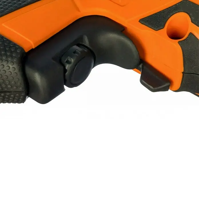 AEG Powertools Schlagbohrmaschine SBE 705 RE - 705 W, Schnellspannbohrfutter - Nahaufnahme einer orangefarbenen Bohrmaschine mit schwarzen Akzenten, die die Detailverarbeitung und das ergonomische Design hervorhebt.