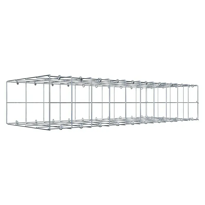 Gabiona Gabione Typ 2 - Zum Anbau in der Länge, 100 x 40 x 20 cm, Stahl, Maschenbreite: 100 mm, Maschenhöhe: 100 mm, C-Ring - Ein silberfarbener Kabelkanal aus Drahtgeflecht auf schwarzem Hintergrund. Ideal für die sichere und übersichtliche Kabelführung.