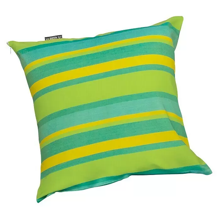 La Siesta Kissenhülle Amante - Lime, L x B: 50 x 50 cm - Gestreiftes Kissen in Grün, Türkis und Gelb mit einem „LA SIESTA“-Etikett.
