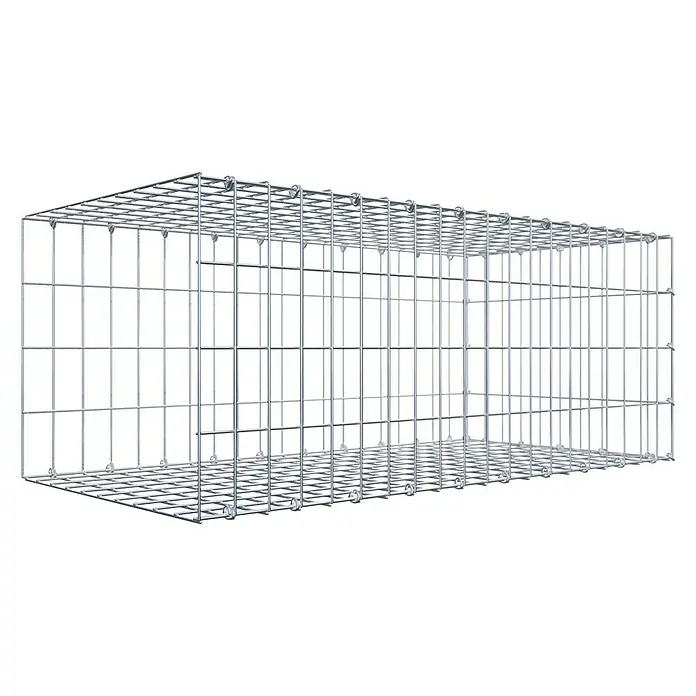 Gabiona Gabione Typ 2 - Zum Anbau in der Länge, 100 x 50 x 40 cm, Stahl, Maschenbreite: 50 mm, Maschenhöhe: 100 mm, C-Ring - Das Bild zeigt einen leeren, rechteckigen Gabionenkorb aus silberfarbenem Drahtgitter vor einem schwarzen Hintergrund. Das Gabionensystem ist modern.