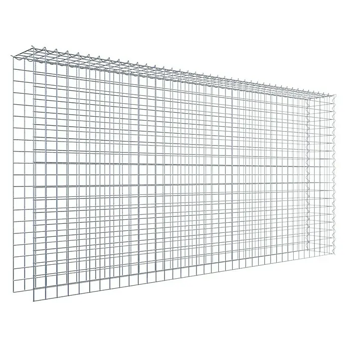 Gabiona Gabione Typ 4 - Zum Anbau in Länge & Höhe, 200 x 20 x 100 cm, Stahl, Maschenbreite: 50 mm, Maschenhöhe: 50 mm, Spirale - Nahaufnahme eines rechteckigen, silberfarbenen Drahtgeflechts mit quadratischen Öffnungen, das für Bau- oder Sicherheitszwecke verwendet wird.