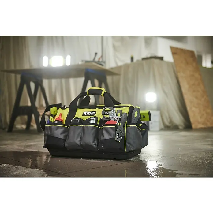 Ryobi Werkzeugtasche RSSMTB1 M - Polyester, Größe: M - Ryobi Werkzeugtasche gefüllt mit Werkzeugen, ideal für Heimwerker und Profis, um Werkzeuge ordentlich zu verstauen.