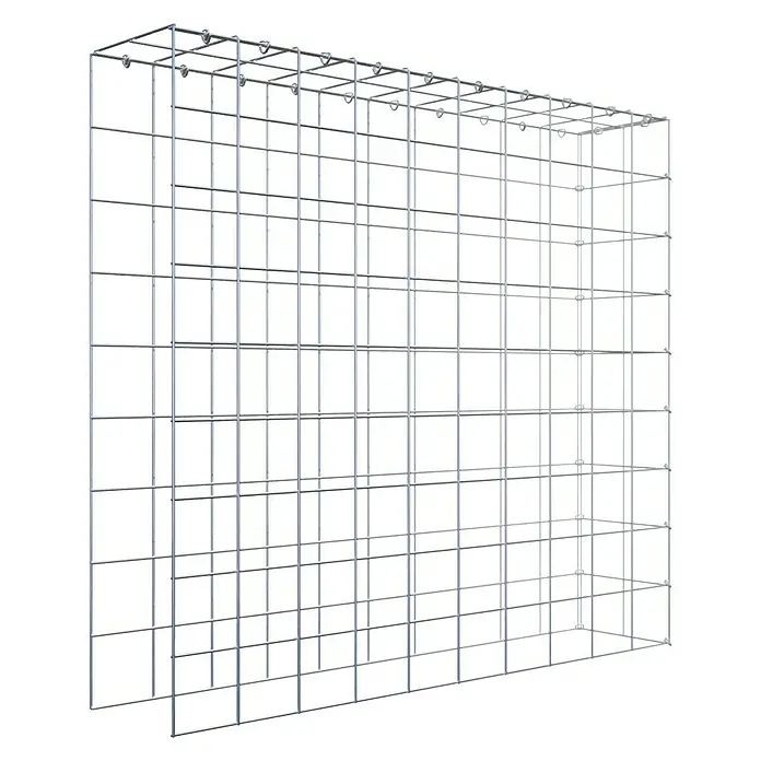 Gabiona Gabione Typ 4 - Zum Anbau in Länge & Höhe, 100 x 20 x 90 cm, Stahl, Maschenbreite: 100 mm, Maschenhöhe: 100 mm, C-Ring - Nahaufnahme einer Gabionenstruktur, die durch ihr silbernes Drahtgeflecht ein modernes und industrielles Design ausstrahlt.