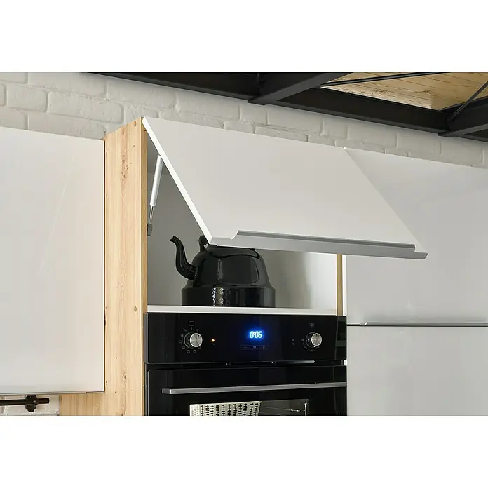 BAUHAUS Winkelküche Sandra - B x T: 340 x 170 cm, Weiß, Mit Elektrogeräten, Farbe Korpus: Weiß - Der Fokus liegt auf einem eleganten schwarzen Ofen mit einem darüberliegenden Schrank mit hochklappbarer weißer Tür.