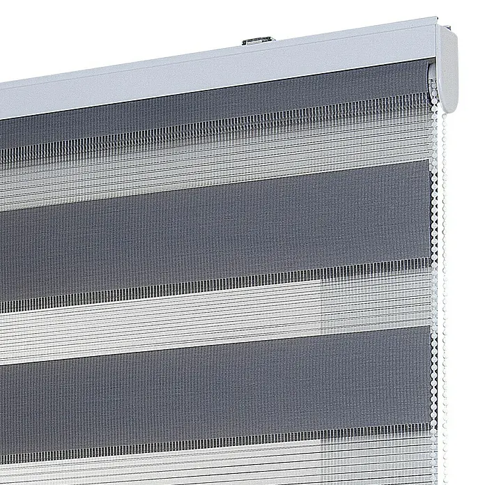 Estor noche y día Duolux - An x Al: 100 x 250 cm, Plateado - Primer plano de unas persianas enrollables dobles de rayas grises modernas, que ofrecen una privacidad elegante y filtran la luz suavemente.
