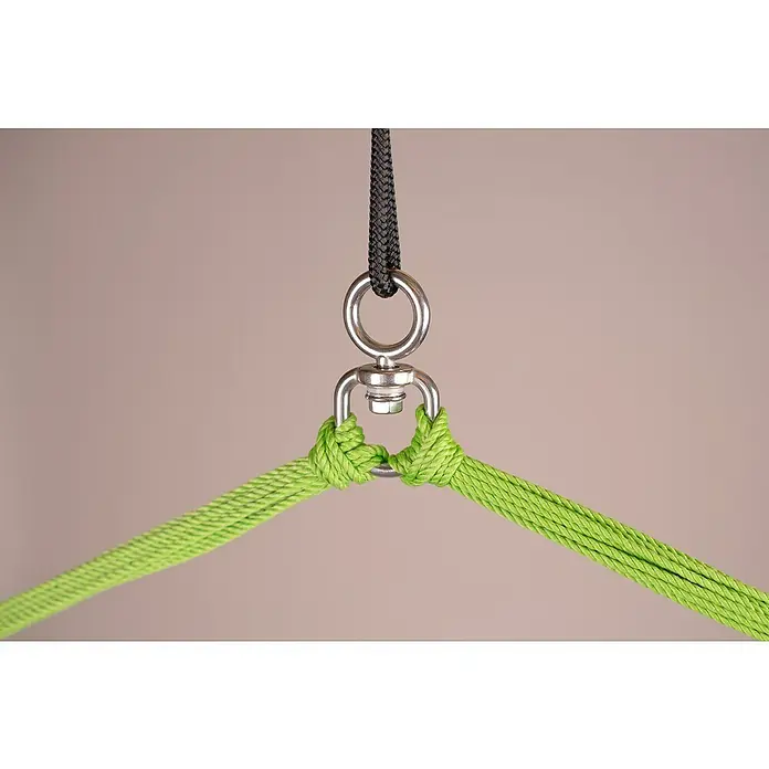 La Siesta Hängesessel Domingo Kingsize - Lime - Nahaufnahme einer Hängemattenaufhängung mit robusten grünen Seilen, die an einem stabilen, drehbaren Metallhaken befestigt sind.