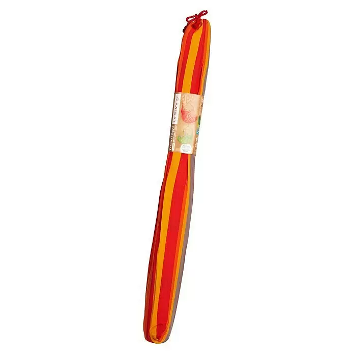 La Siesta Hängesessel Domingo Kingsize - Toucan - Gerollte, rot-orange gestreifte Hängematte mit braunem Etikett und roten Seilen.