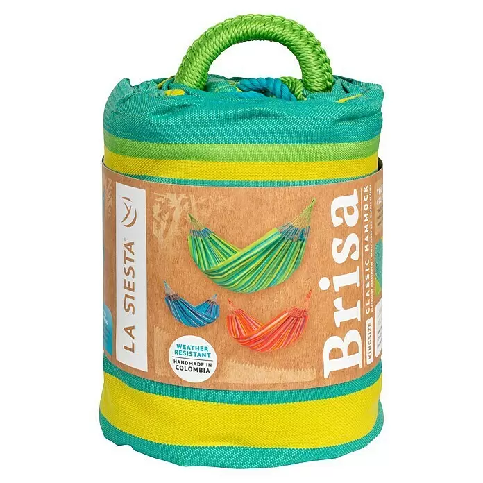 La Siesta Hängematte Brisa Kingsize - L x B: 400 x 180 cm, Lime - Eine gerollte gestreifte Hängematte in leuchtendem Grün, Gelb und Blau, verpackt in ihrer Stoffhülle mit einem braunen Kartonband.