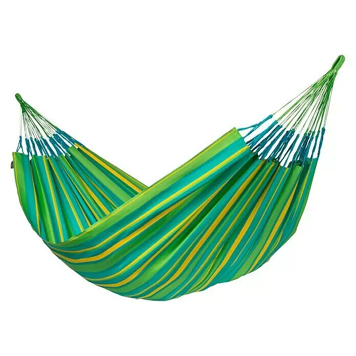 La Siesta Hängematte Brisa Kingsize - L x B: 400 x 180 cm, Lime - Gestreifte Stoffhängematte in Grün, Blau und Gelb mit grüner und blauer Seilaufhängung.