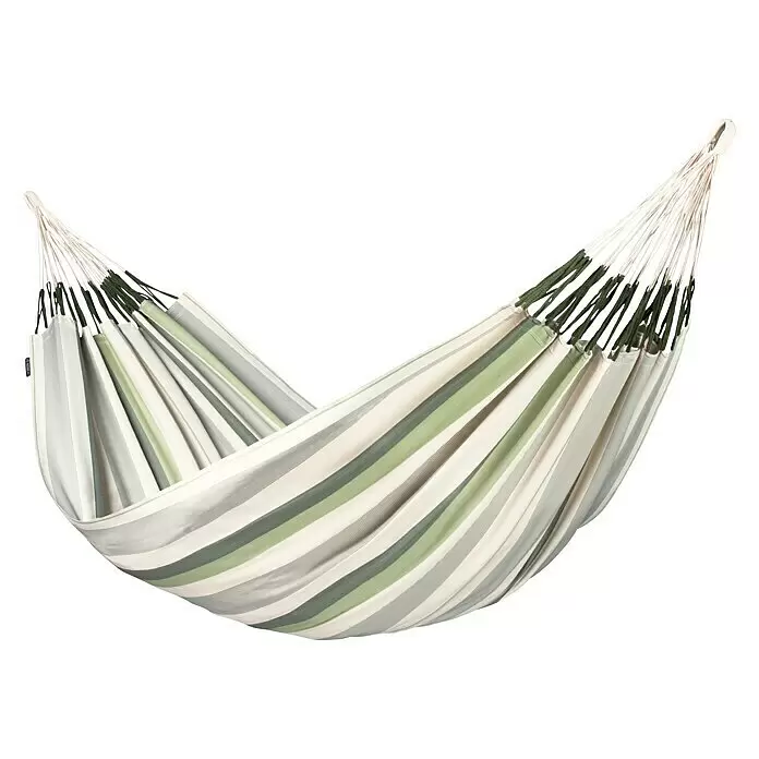 La Siesta Hängematte Brisa Kingsize - L x B: 400 x 180 cm, Cedar - Gestreifte Stoffhängematte in Hellgrün, Grau und Off-White mit weißen Aufhängeseilen.