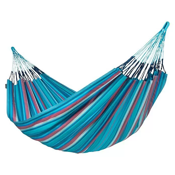 La Siesta Hängematte Brisa Kingsize - L x B: 400 x 180 cm, Wave - Gestreifte Stoffhängematte in Blau, Rot und Weiß, bereit zur Entspannung.