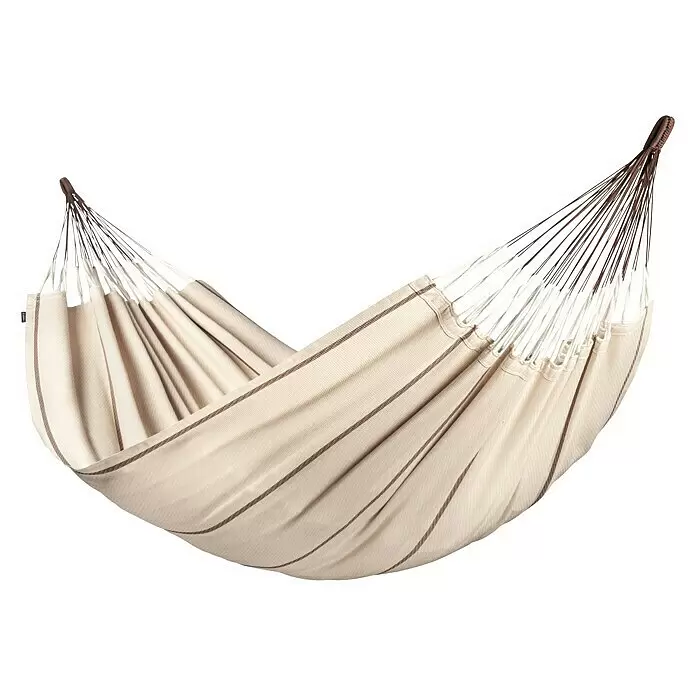 La Siesta Hängematte Modesta - L x B: 350 x 160 cm, Nougat, Double - Hängematte aus cremefarbenem Stoff mit braunen Streifen und braunen Aufhängeseilen.