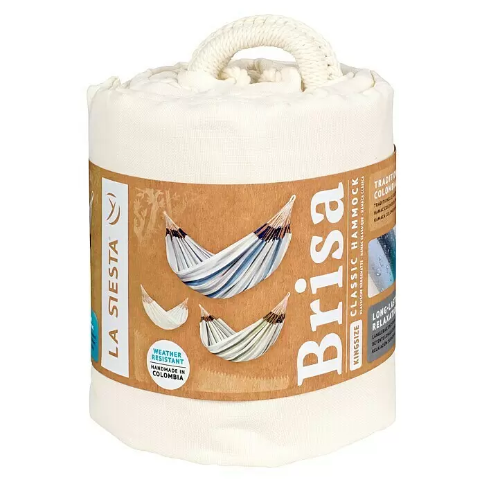 La Siesta Hängematte Brisa Kingsize - L x B: 400 x 180 cm, Vanilla - Gerollte cremefarbene La Siesta Brisa Klassik-Hängematte mit geflochtenem Seilgriff und Etikett.